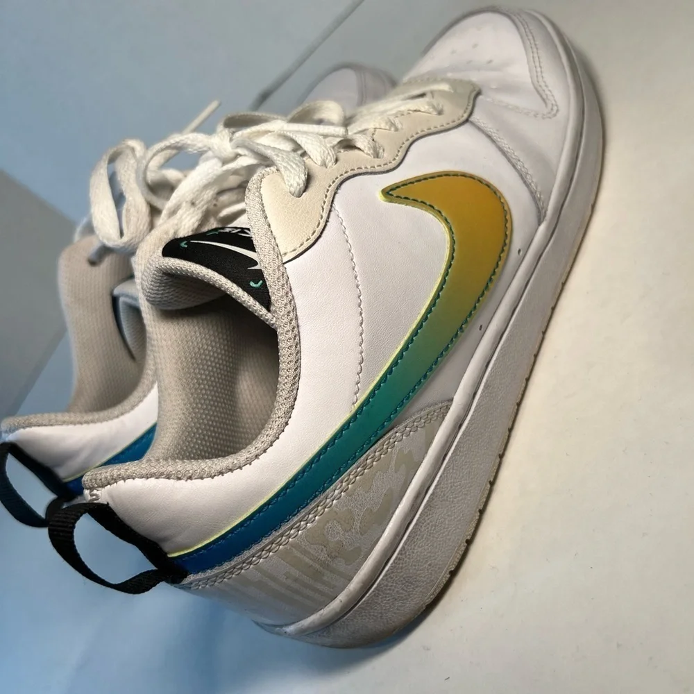 Nike Big Kids Court Borough 2 SE Casual Sneakers
